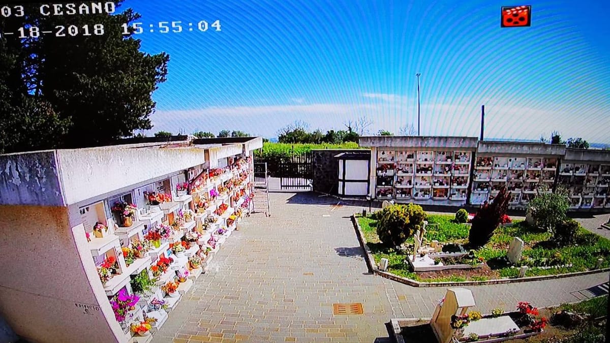 Incendio al cimitero di Cesano