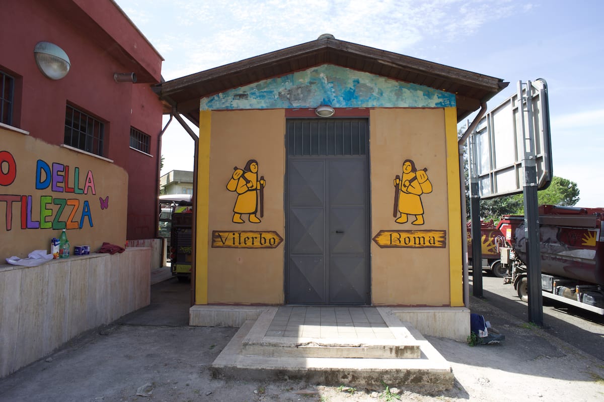 Il primo murales a Roma per la via Francigena