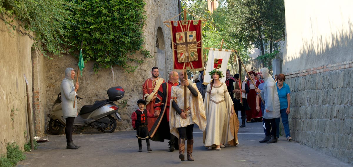 Oggi e domani si consegnano i costumi storici