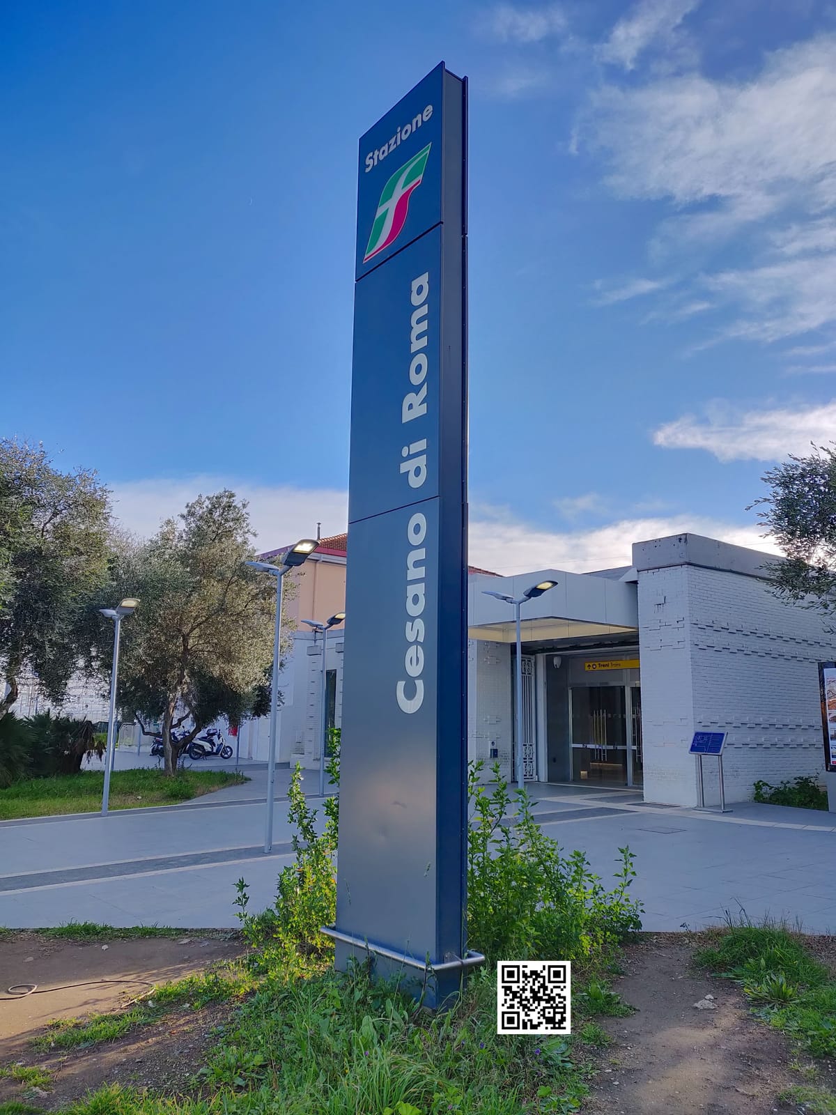 Stazione di Cesano: parcheggio e aiuole di pertinenza