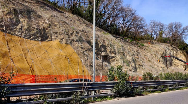 Lavori in Via Flaminia per il costone pericolante